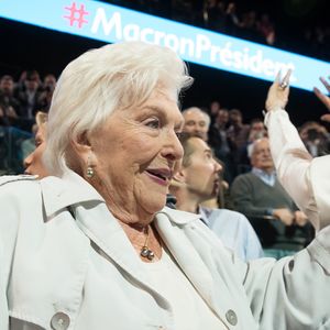 Gérard Collomb et Line Renaud - La famille, les amis et soutiens d'Emmanuel Macron dans les tribunes lors du grand meeting d'Emmanuel Macron, candidat d'En Marche! à l'élection présidentielle 2017,  à l'AccorHotels Arena à Paris, France, le lundi 17 avril 2017. © Cyril Moreau/Bestimage