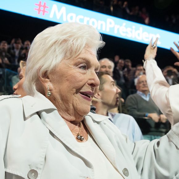 Gérard Collomb et Line Renaud - La famille, les amis et soutiens d'Emmanuel Macron dans les tribunes lors du grand meeting d'Emmanuel Macron, candidat d'En Marche! à l'élection présidentielle 2017,  à l'AccorHotels Arena à Paris, France, le lundi 17 avril 2017. © Cyril Moreau/Bestimage