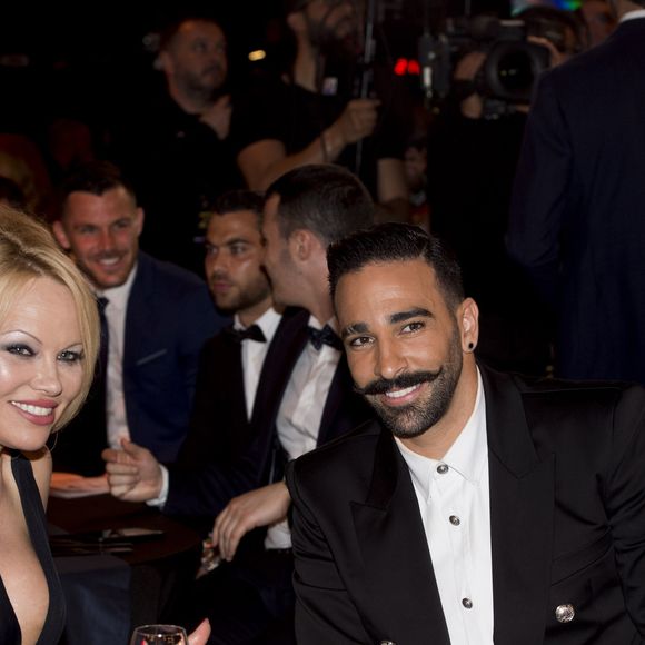 Adil Rami et Pamela Anderson lors de la soirée de la 28ème cérémonie des trophées UNFP (Union nationale des footballeurs professionnels) au Pavillon d'Armenonville à Paris, France, le 19 mai 2019.