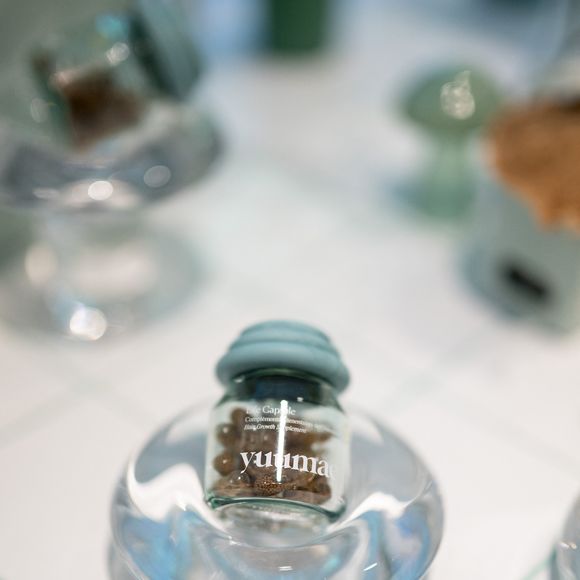 Exclusif - Atmosphère lors du lancement de la gamme de soins cheveux "Yuumae" de Coralie Porrovecchio, à Paris, le 6 décembre 2025. 

© Pierre Perusseau/Bestimage