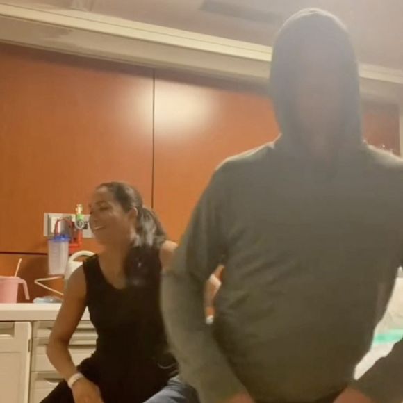 Dans une vidéo coulisses de la naissance de Lilibet, le couple effectue une chorégraphie dans la salle d'accouchement, allant jusqu'à twerker à certains moments.

Meghan Markle a partagé une vidéo d'elle en train de danser sur un morceau entraînant pour provoquer le travail alors qu’elle était enceinte de sa fille Lilibet.
La duchesse de Sussex, 43 ans, a publié ce clip le 4 juin 2025 sur Instagram à l’occasion du quatrième anniversaire de sa fille.

Crédit : Meghan Markle / Instagram

Photo : JLPPA