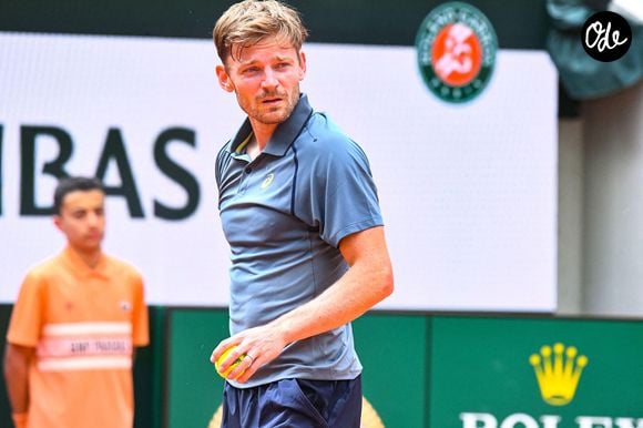 Il apparait aussi avec un autre grand nom du circuit : le Belge David Goffin. 

David Goffin  - Entraînement lors des internationaux de France de Tennis de Roland Garros 2026 (18 mai - 7 juin 2026), le 20 mai 2026. 
© Baptiste Autissier / PsnewZ / Bestimage