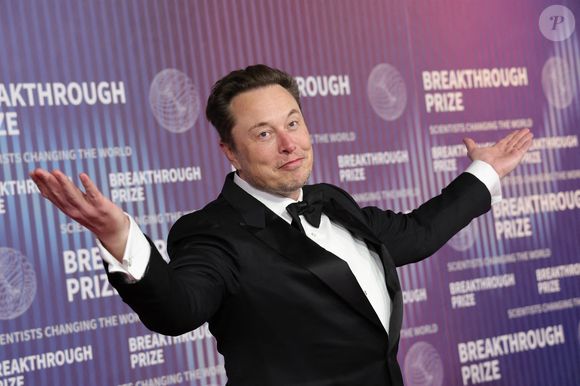 Pour cela, on sait depuis déjà de nombreuses années que le Sud-Africain mise sur une technique appelée le "test à deux mains" (ou 2-Hands Test, en VO). 



À Los Angeles, Elon Musk en avril 2024