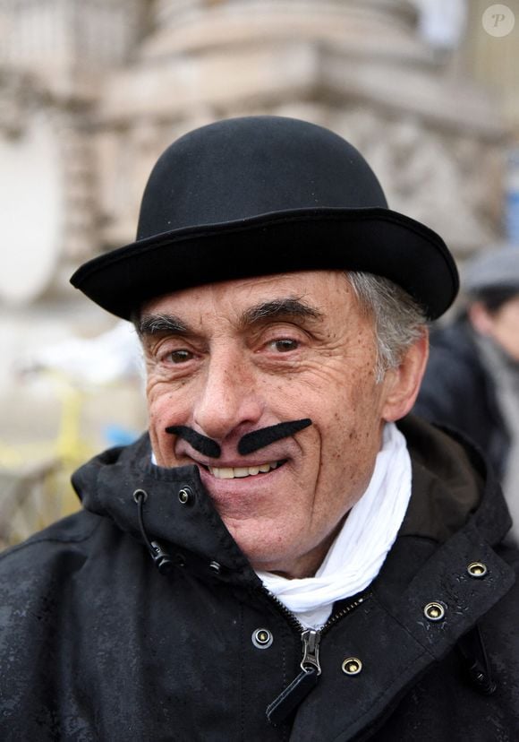 Gerard Holtz participe à la réedition de la première course cycliste de Velocipede de Paris a Versailles a Paris, France le 10 décembre 2017. Photo Alain Apaydin/ABACAPRESS.COM