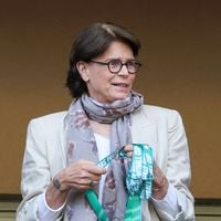 Grande première en famille pour Victoire, petite-fille de Stéphanie de Monaco : la fillette aux boucles brunes réalise le rêve de tous les enfants, très loin du Rocher