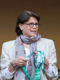 Grande première en famille pour Victoire, petite-fille de Stéphanie de Monaco : la fillette aux boucles brunes réalise le rêve de tous les enfants, très loin du Rocher