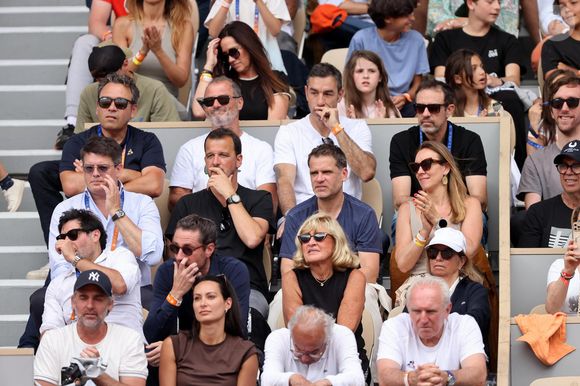 Clémentine, la compagne de R.Gasquet, Maryse Gasquet (au second plan), la mère de R.Gasquet, et les proches du tennisman - Dernier match de sa carrière pour R.Gasquet, battu par J.Sinner (6-3, 6-0, 6-4) lors des Internationaux de France de Tennis de Roland Garros 2025, le 29 mai 2025. 
© Jacovides / Moreau / Bestimage