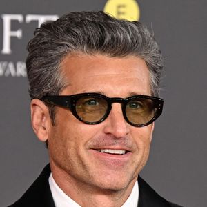 Un style audacieux qui tranche avec les rares apparitions publiques qu'il avait jusqu'ici faites aux côtés de sa famille.
Patrick Dempsey lors de la 79e cérémonie des EE BAFTA (British Academy Film Awards), qui s'est tenue le 22 février 2026 au Royal Festival Hall de Londres, en Angleterre, au Royaume-Uni.
© STARMAX / BESTIMAGE