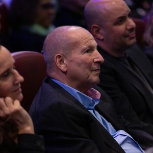 Rétro - Décès de Rolland Courbis - Exclusif - Rolland Courbis lors de l'avant-première de la série "Les héros du Gazon " produit par Jonathan Politur avec Rolland Courbis, au siège de la Fédération Francaise de Football, à Paris le 14 octobre 2025.

© Julien Sarkissian / Bestimage