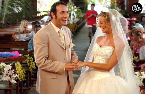 Archives - Aux Seychelles, Jean Dujardin et Alexandra Lamy  se marient dans la série "Un gars, une fille" le 2 décembre 2002.

© Bestimage