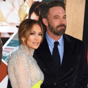 Selon TMZ, l'acteur aurait cédé sa part à son ex

Jennifer Lopez, Ben Affleck à une avent-première. Photo : Backgrid USA / Bestimage