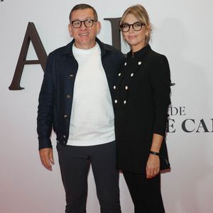 Dany Boon et sa compagne Clara Vello au photocall de la première du film "Karma" au cinéma Pathé Palace à Paris le 13 octobre 2026. 

© Coadic Guirec / Bestimage