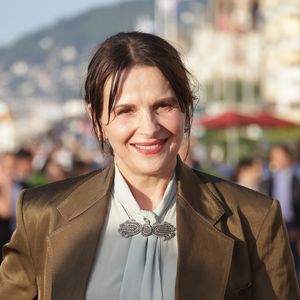 L'actrice oscarisée Juliette Binoche illumine le cinéma mondial par sa grâce et son énergie intemporelle.

Juliette Binoche - Arrivées des personnalités sur le tapis rouge lors de la 40ème édition du Festival de Cabourg "Journées romantiques".

© Coadic Guirec / Bestimage