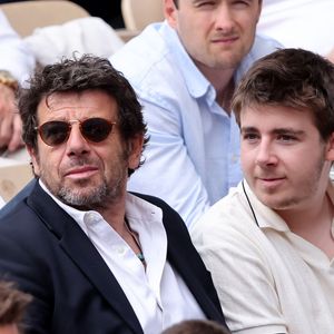 Le fils aîné de Patrick Bruel est une "tête"

Patrick Bruel et son fils Oscar dans les tribunes lors des Internationaux de France de Tennis de Roland Garros © Dominique Jacovides/Bestimage