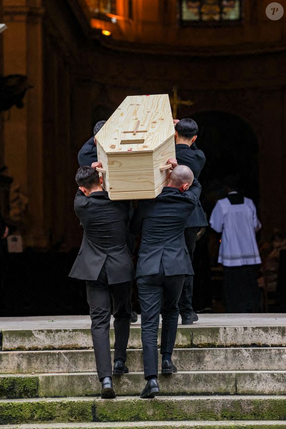 Les obsèques de l'ancienne présentatrice météo de TF1 ont eu lieu en l'église Saint-Roch

Arrivées aux obsèques de Catherine Laborde en l’église Saint-Roch à Paris, le 6 février 2025. Décédée le 28 janvier 2025 à l'âge de 73 ans, l'ancienne présentatrice météo de TF1 (1988 - 2017) était atteinte de la maladie neurodégénérative à corps de Lewy. 
© Jacovides - Moreau / Bestimage