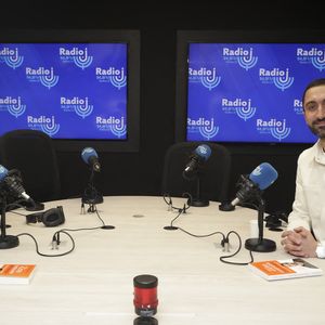 Exclusif - Steve Nadjar, Dr Jimmy Mohamed - Dr Jimmy Mohamed était l’invité de S.Nadjar sur Radio J à Paris, France, le 28 février 2023. © Jack Tribeca/Bestimage