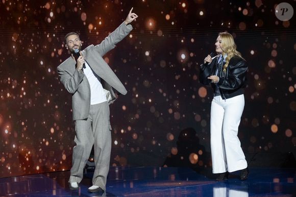Exclusif - Matt Pokora, Santa pour les surprises lors de l'enregistrement de l'émission "La Boîte à secrets", présentée par Faustine Bollaert et diffusée le 17 octobre sur France 3, dans les studios du Lendit à Saint-Denis, France, le 23 septembre 2025. © Cyril Moreau/Bestimage