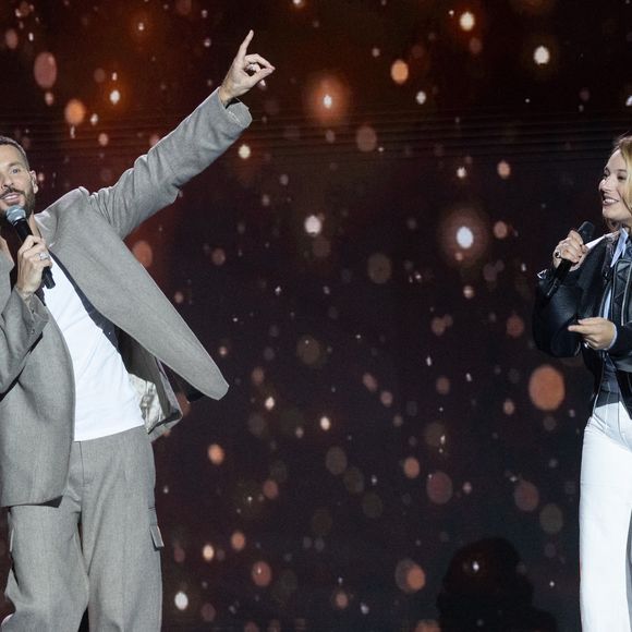 Exclusif - Matt Pokora, Santa pour les surprises lors de l'enregistrement de l'émission "La Boîte à secrets", présentée par Faustine Bollaert et diffusée le 17 octobre sur France 3, dans les studios du Lendit à Saint-Denis, France, le 23 septembre 2025. © Cyril Moreau/Bestimage