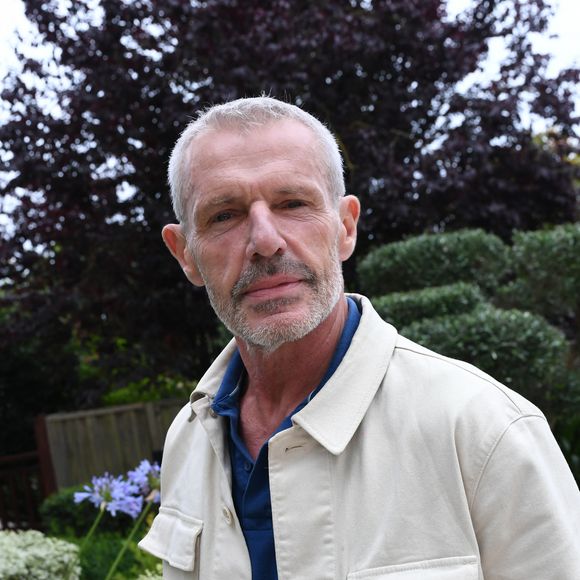À la disparition de ses parents, cette maison est devenue un point d'ancrage essentiel pour le comédien

Lambert Wilson (invité d'honneur du festival) lors de la 11ème édition du festival Cinéma & musique de film de La Baule le 27 juin 2025.
© Rachid Bellak / Bestimag