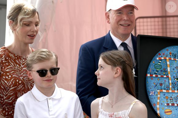 Le prince Albert II de Monaco, la princesse Charlène et le prince Jacques et la princesse Gabriella - Cérémonie d'ouverture de la 6ème édition des Rencontres des Sites Historiques Grimaldi de Monaco, et remise des Trophées aux Officiels le 14 juin 2025. 
© Caudia Albuquerque / Bestimage