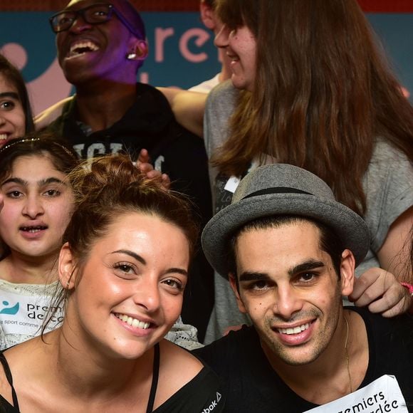 Priscilla Betti et Christophe Licata participent à l'opération "Danse à l'hôpital" avec les jeunes de la Fondation Santé des Etudiants de France, pour l'association "Premiers de Cordée" à la clinique médicale et pédagogique Edouard Rist à Paris, le 17 décembre 2015. © Giancarlo Gorassini/Bestimage