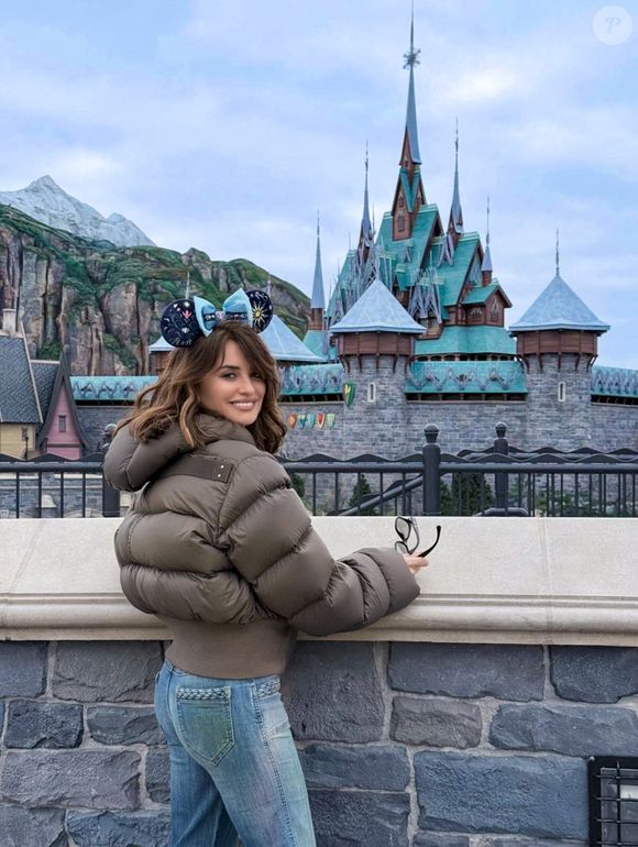 Penelope Cruz - Inauguration du village de la Reine des Neiges sur le site de Disneyland Paris à Marne-la-Vallée le 28 mars 2026. © Disneyland Paris via Bestimage