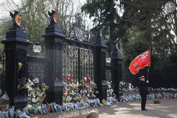 Hommage en l'honneur du prince Philip, duc d'Édimbourg devant les grilles de la résidence de la famille royale Sandringham House, Royaume Uni. © Imago/Panoramic/Bestimage