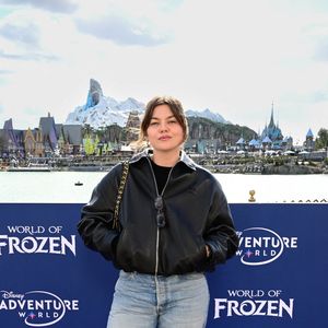 Louane Emera - Inauguration du village de la Reine des Neiges sur le site de Disneyland Paris à Marne-la-Vallée le 28 mars 2026. © Disneyland Paris via Bestimage