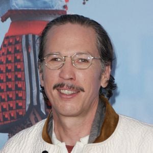 Dans le dernier numéro du "Parisien Week-end", il a été sans pitié la concernant.

Reda Kateb à l'avant-première du film "Sur un fil" au cinéma Le Grand Rex à Paris, France, le 19 octobre 2024. © Coadic Guirec/Bestimage