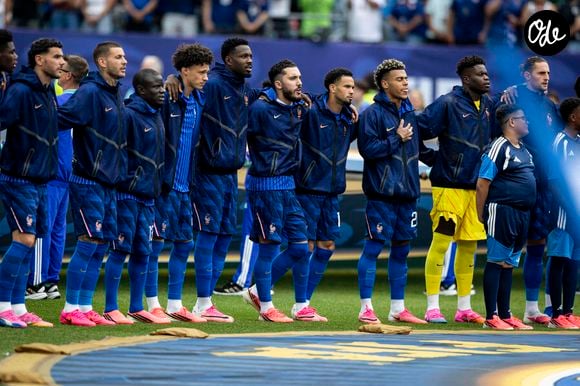 L'équipe de France chante l'hymne national avant le match de la Coupe du Monde de la FIFA 2026 entre la France et l'Irak, le 22 juin 2026. 

© Elyxandro Cegarra / PsnewZ / Bestimage