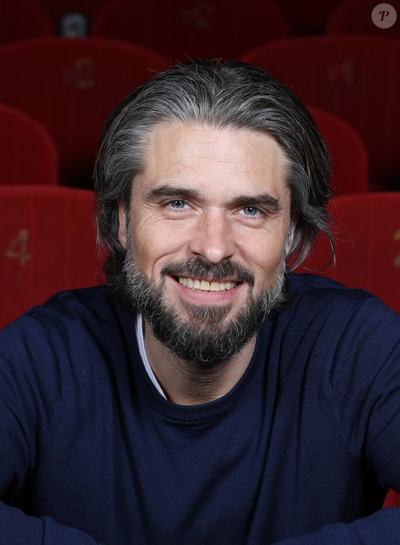 Exclusif - Anthony Dupray lors d’un rendez-vous pour la piece « Derniers Baisers » au théâtre de la Grande Comédie à Paris le 18 Avril 2019.
Les deux comédiens furent déjà partenaires à la télévision dans un sitcom célèbre de AB Productions « Premiers baisers » entre 1992 et 1995. M.Madison interprétait le rôle de Annette avec sa voix aiguë reconnaissable ...
© Denis Guignebourg / Bestimage