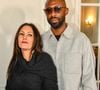 Une belle manière de montrer la complicité qu’il partage avec la jeune actrice de 24 ans, fille de Karole Rocher et d’un père très célèbre dans le milieu du 7e art.

Thomas Ngijol et Karole Rocher assistent au défilé Imane Ayissi Haute Couture Printemps/Été 2024 dans le cadre de la semaine de la mode à Paris le 22 janvier 2024 à Paris, France. Photo by Shootpix/ABACAPRESS.COM