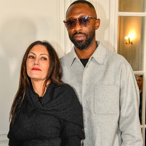 Une belle manière de montrer la complicité qu’il partage avec la jeune actrice de 24 ans, fille de Karole Rocher et d’un père très célèbre dans le milieu du 7e art.

Thomas Ngijol et Karole Rocher assistent au défilé Imane Ayissi Haute Couture Printemps/Été 2024 dans le cadre de la semaine de la mode à Paris le 22 janvier 2024 à Paris, France. Photo by Shootpix/ABACAPRESS.COM