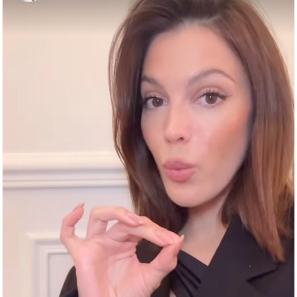 Et de compléter : "Donc exceptionnellement, cette année, je ne pourrai pas être présente sur le tournage".

(Capture d'écran - Instagram - irismittenaeremf).