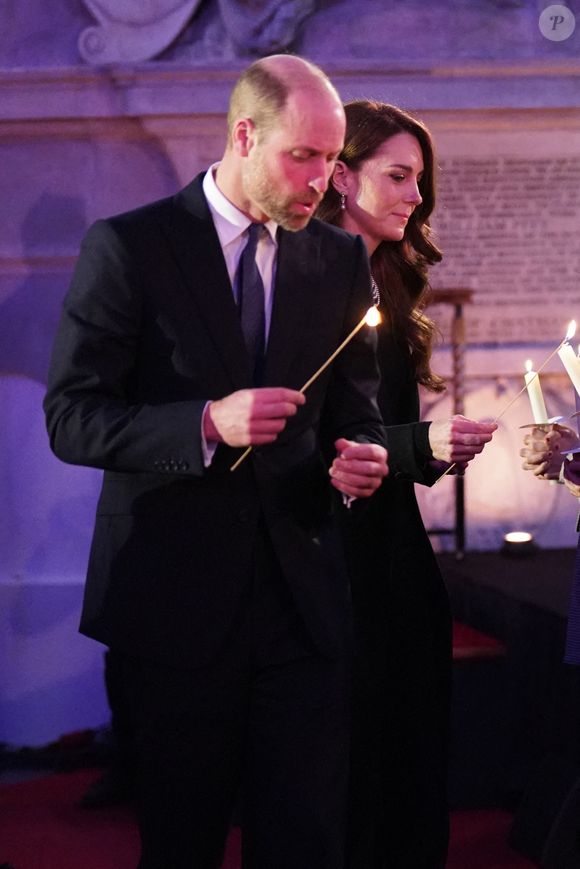 Le Prince et la Princesse de Galles allument des bougies lors d'une cérémonie au Guildhall de Londres, pour commémorer la Journée de la mémoire de l'Holocauste et le 80e anniversaire de la libération d'Auschwitz-Birkenau. Lundi 27 janvier 2025. Londres, Royaume-Uni. Photo by Arthur Edwards/The Sun/PA Wire/ABACAPRESS.COM