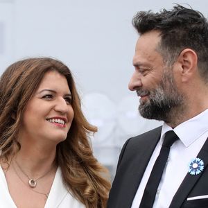 Marlène Schiappa est actuellement sur un petit nuage !

Marlène Schiappa Secrétaire d'Etat auprès de la Première ministre, chargée de l'Economie sociale et solidaire et de la Vie associative et sonn compagnon lors de la cérémonie du 143ème défilé militaire sur les Champs-Elysées et la place de la Concorde, à Paris © Stéphane Lemouton/Bestimage