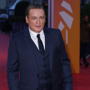 Qu'il fut révélé à l'âge de treize ans dans le film "La vie est un long fleuve tranquille" ?
Benoit Magimel - Arrivées à la projection du film "Beetlejuice Beetlejuice" lors de la 50ème édition du Festival du Cinema Américain de Deauville, France, le 7 eptembre 2024. © Denis Guignebourg/BestImage