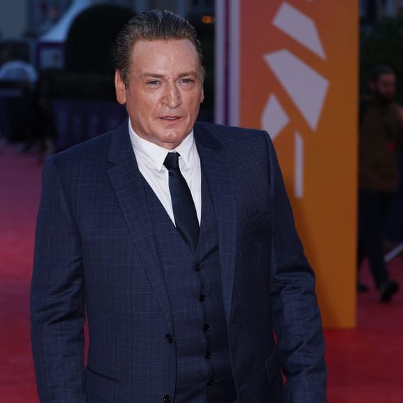 Qu'il fut révélé à l'âge de treize ans dans le film "La vie est un long fleuve tranquille" ?

Benoit Magimel - Arrivées à la projection du film "Beetlejuice Beetlejuice" lors de la 50ème édition du Festival du Cinema Américain de Deauville, France, le 7 eptembre 2024. © Denis Guignebourg/BestImage