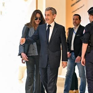 Nicolas Sarkozy et sa femme Carla Bruni - Dernier jour du procès du financement libyen de Sarkozy: ses avocats de l’ancien président vont plaider la relaxe, au tribunal de Paris, France, le 8 avril 2025. © Pierre Perusseau/Bestimage
