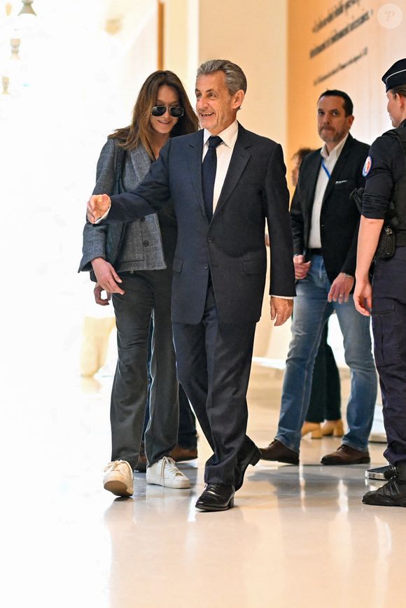 Nicolas Sarkozy et sa femme Carla Bruni - Dernier jour du procès du financement libyen de Sarkozy: ses avocats de l’ancien président vont plaider la relaxe, au tribunal de Paris, France, le 8 avril 2025. © Pierre Perusseau/Bestimage