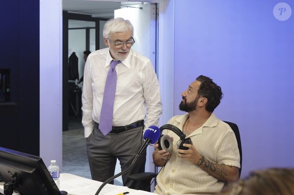 Exclusif - Pascal Praud, Cyril Hanouna sur le plateau de l'émission "On a marché sur la tête" dans les studios de Europe 1 à Paris le 20 juin 2024.

© Jack Tribeca / Bestimage