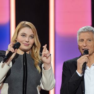 Santa (marraine de l'édition 2025), Nagui lors de la deuxième soirée de la 39ème édition du Téléthon sur France 2 aux Studios du Lendit à Saint-Denis, France, le 6 décembre 2025. Les trente heures du Téléthon 2025 s'achèvent sur un compteur de 83,5 millions d'euros. © Anne-Sophie Guebey/Bestimage