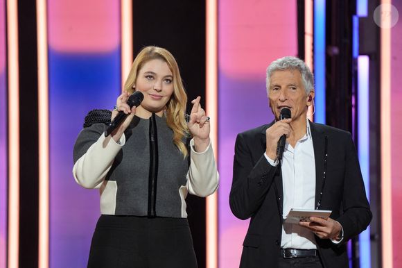 Santa (marraine de l'édition 2025), Nagui lors de la deuxième soirée de la 39ème édition du Téléthon sur France 2 aux Studios du Lendit à Saint-Denis, France, le 6 décembre 2025. Les trente heures du Téléthon 2025 s'achèvent sur un compteur de 83,5 millions d'euros. © Anne-Sophie Guebey/Bestimage