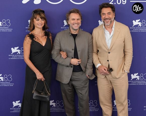 qui est en lice pour le Lion d'or et a reçu une standing ovation d'un quart d'heure à la fin de la projection

Penelope Cruz, Florian Zeller et Javier Bardem- Photocall du film "Bunker" à la Mostra de Venise le 8 septembre 2026 © Lucia Sabatelli