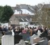 Famille et amis étaient réunis pour lui rendre hommage.

Obsèques de Tcheky Karyo (décédé le 31 octobre 2025 à l'âge de 72 ans) au cimetière de Concarneau dans la plus stricte intimité le 5 novembre 2025. © AGENCE / BESTIMAGE