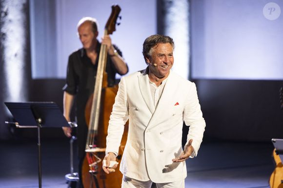 Roberto Alagna lors du spectacle "Air d'opéra et mélodies italiennes" à l'occasion des Nuits Classiques du festival de Ramatuelle. le 31 juillet 2024
© Cyril Bruneau / Festival de Ramatuelle / Bestimage