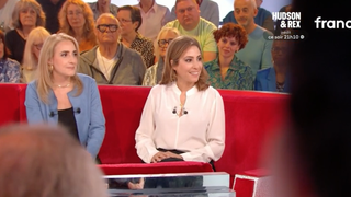 Pour la première fois à la télévision, Léa Salamé apparaît aux côtés de sa sœur, l'artiste Louma, leur ressemblance est bluffante