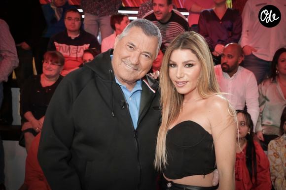 Jean-Marie Bigard et sa femme Lola Marois - Enregistrement de l'émission "La Grosse Rigolade" présentée par C.Hanouna le 1er décembre qui sera diffusée à 21h10 sur C8 le Jeudi 8 décembre 2022 qui réunira les experts de la blague pour une soirée 100% Darka. © Jack Tribeca / Bestimage