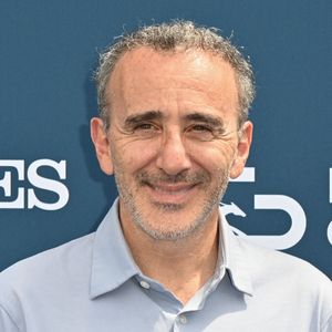 "Du jardinage, une méchante coupure, les urgences, le bloc, un pansement, mais la Corse", a-t-il écrit.
L'acteur Elie Semoun lors du Prix de Diane Longines à Chantilly, en France, le 18 juin 2023. Photo : Mireille Ampilhac/ABACAPRESS.COM