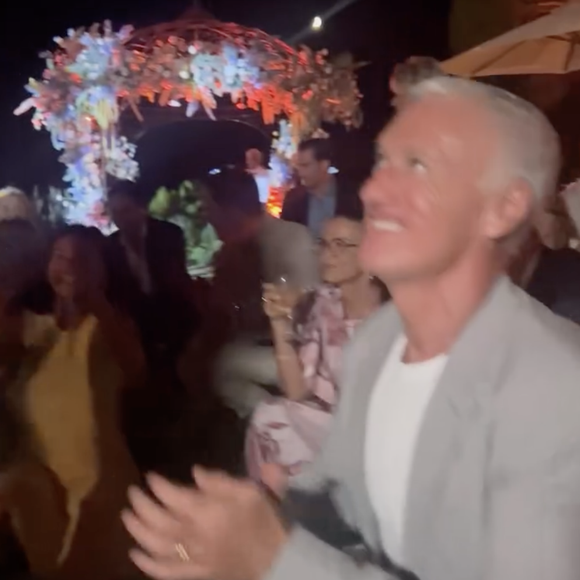 Didier Deschamps s'est retrouvé à genoux dans le jardin de la propriété

Didier Deschamps au mariage de son fils Dylan, 30 août 2025 @Instagram